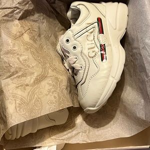 one owner very clean new just don’t have inner saols